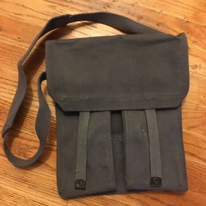 VINTAGE ARMY SURPLUS CROSS BODY
